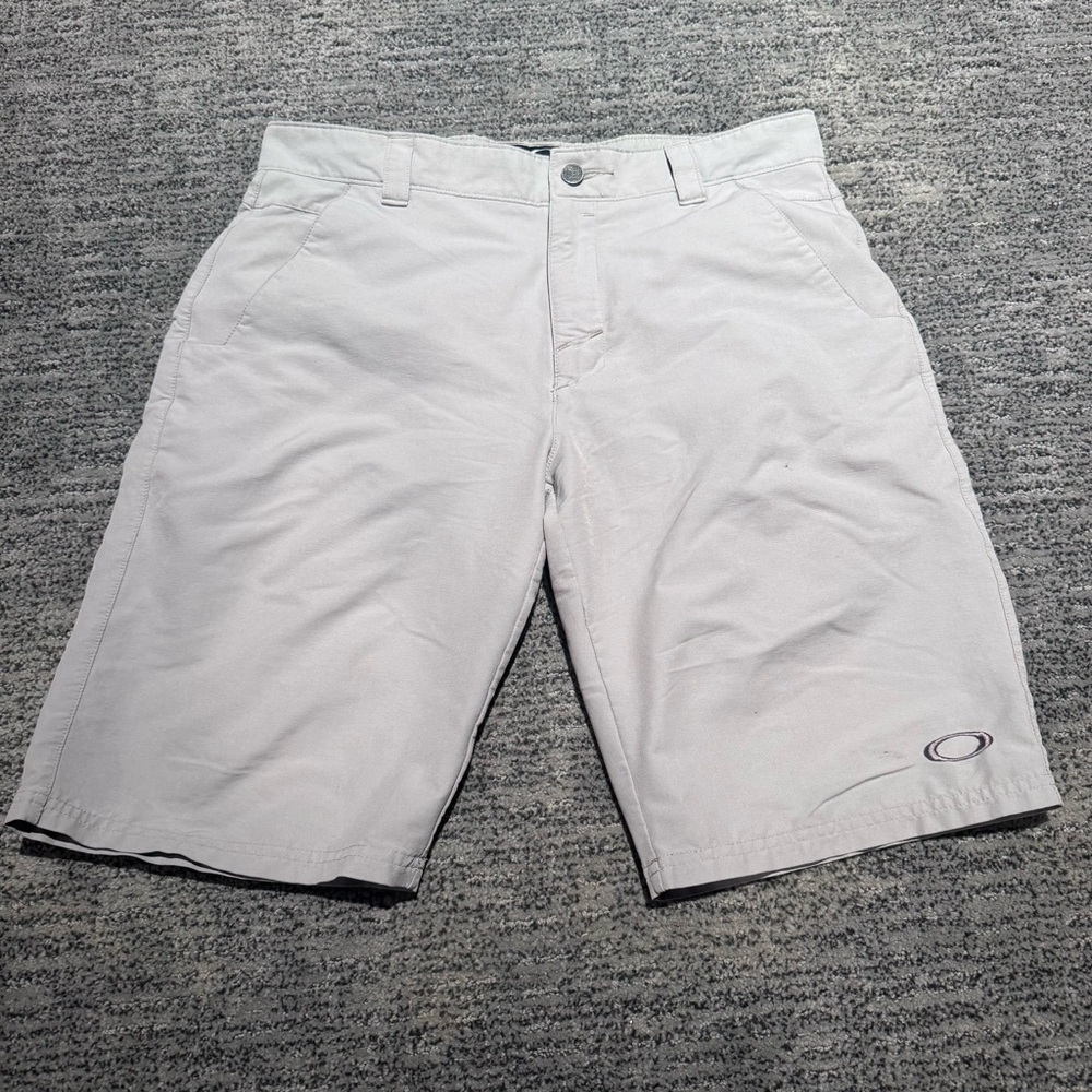Oakley Men's Light Gray Flat Front Shorts